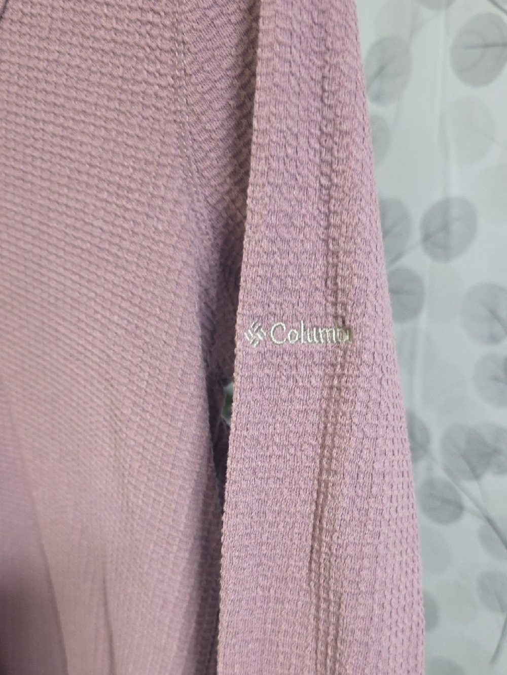 Columbia Waffle-Knit Long Sleeve V-Neck – Size Medium - Picture 4 of 7